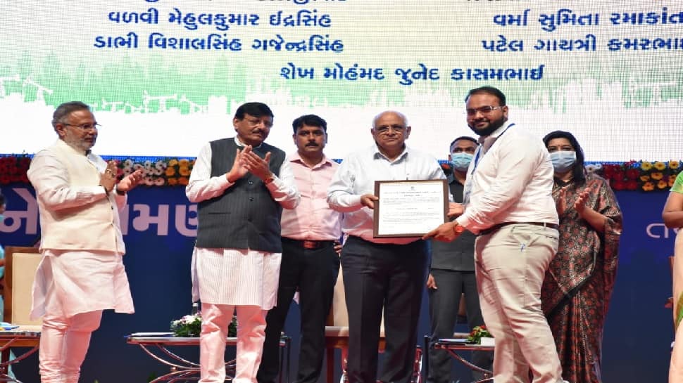 રાજ્યના યુવાનોનો રોજગારી મળે તે સરકારની પ્રાથમિકતા છેઃ CM ભૂપેન્દ્ર પટેલ રાજ્યના યુવાનોનો રોજગારી મળે તે સરકારની પ્રાથમિકતા છેઃ CM ભૂપેન્દ્ર પટેલ