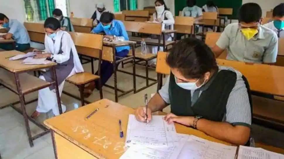 Class 10, 12 Exam 2022: શું રદ્દ થઈ જશે CBSE ક્લાસ 10 અને 12ની ટર્મ-1ની પરીક્ષા, બોર્ડે લીધો મોટો નિર્ણય Class 10, 12 Exam 2022: શું રદ્દ થઈ જશે CBSE ક્લાસ 10 અને 12ની ટર્મ-1ની પરીક્ષા, બોર્ડે લીધો મોટો નિર્ણય