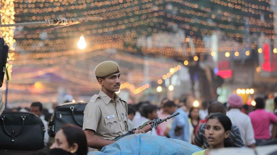 AHMEDABAD: દિવાળીમાં બેફામ ભીડથી કોરોના ન વકરે તે માટે પોલીસનો એક્શન પ્લાન AHMEDABAD: દિવાળીમાં બેફામ ભીડથી કોરોના ન વકરે તે માટે પોલીસનો એક્શન પ્લાન