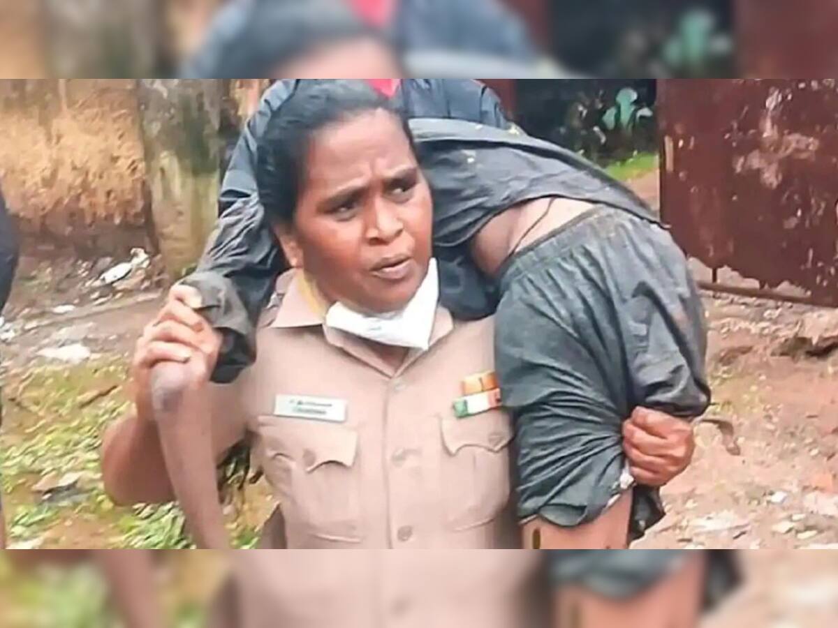 VIDEO: બેભાન વ્યક્તિને ખભા પર ઉપાડીને બચાવ્યો જીવ, મહિલા ઇન્સપેક્ટરની થઇ રહી છે પ્રશંસા