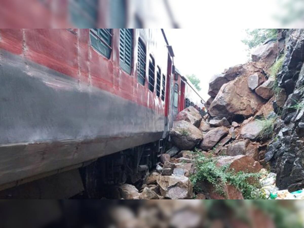 Karnataka માં રેલ અકસ્માત, ભેખડો ધસી પડવાના કારણે ટ્રેનના 5 ડબ્બા ખડી પડ્યા