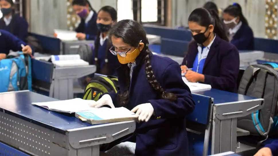 Delhi: સુપ્રીમ કોર્ટની લપડાક બાદ કેજરીવાલ સરકારનો નિર્ણય, આગામી આદેશ સુધી શાળાઓ બંધ Delhi: સુપ્રીમ કોર્ટની લપડાક બાદ કેજરીવાલ સરકારનો નિર્ણય, આગામી આદેશ સુધી શાળાઓ બંધ