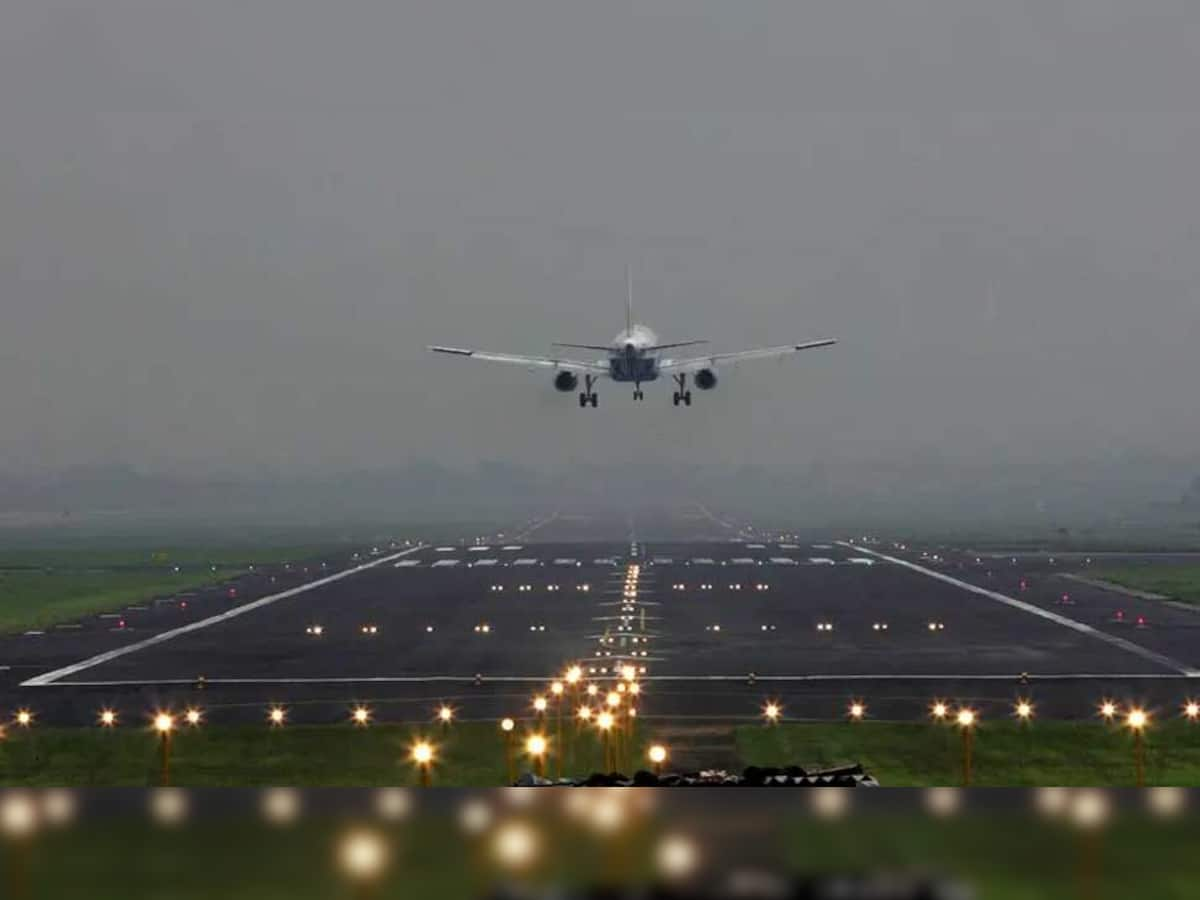 Surat Airportના રન-વે પર જ્યાં પ્લેન ઉતારવાનું હતું, ત્યાં પાઇલટે 5 જીપ જોઈ, આખરે શું કરવું તે ખબર ના પડી, પછી...