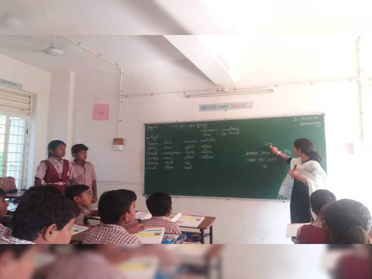  ઉઠા ભણાવે શિક્ષકો તો ક્યાંથી ભણે ગુજરાત? પેપરમાં એક અક્ષર પણ ન પાડ્યો, છતાં 12 માર્ક્સ, નોંધમાં લખ્યું - ‘અક્ષર સારા કરો’