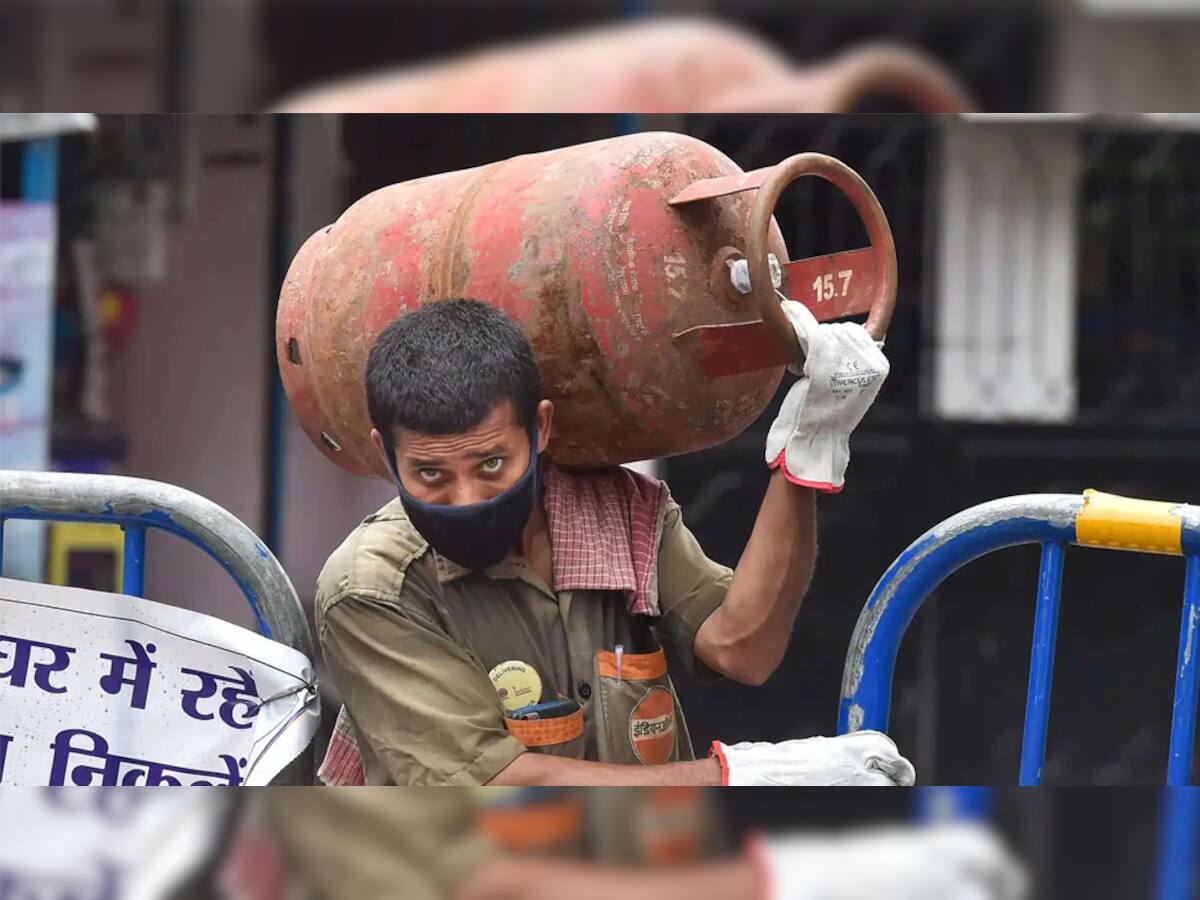 New Year 2022: નવા વર્ષે મોટી ભેટ! 100 રૂપિયા સસ્તો થયો LPG સિલિન્ડર