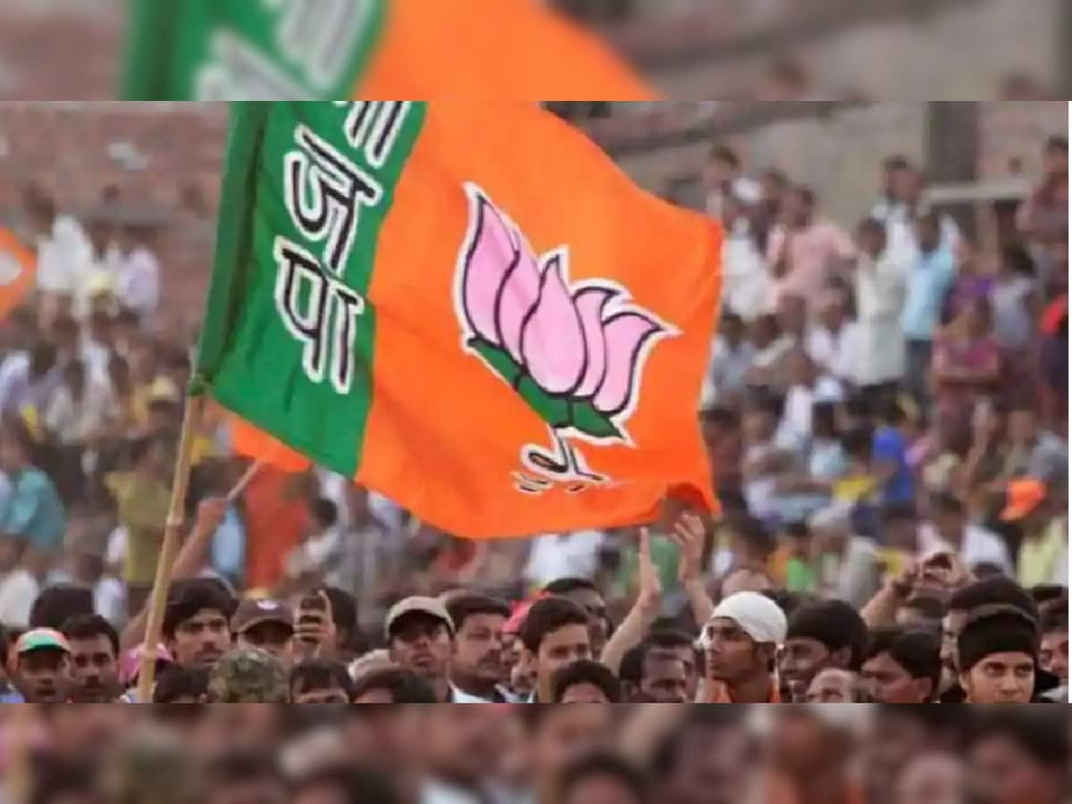 UP Election: સ્વામી પ્રસાદ મૌર્ય બાદ વધુ ત્રણ ધારાસભ્યોએ પાર્ટી છોડી, ભાજપને આપ્યો ઝટકો