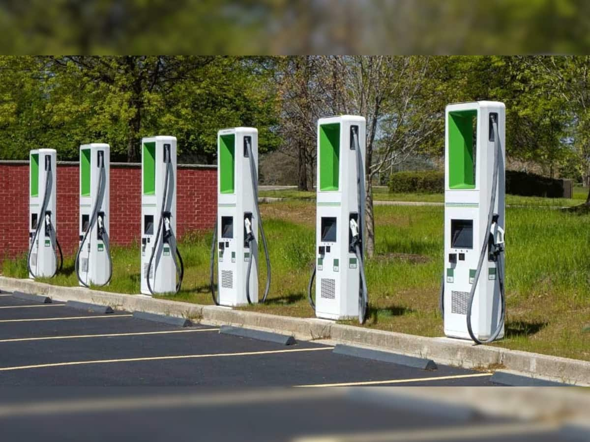 Electric Vehicles: ઈલેક્ટ્રિક વાહન ખરીદવા માંગો છો? આ છે સરકારની પોલિસી અને તૈયારી, મુશ્કેલી વગર દોડાવવાની થઈ રહી છે વ્યવસ્થા