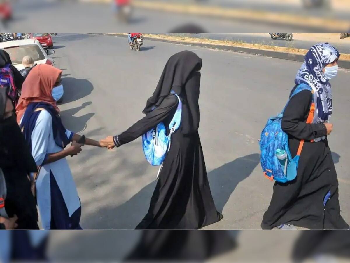 Karnataka Hijab Row: પ્રદર્શન કરી રહેલી છ યુવતીઓના ફોન નંબર સોશિયલ મીડિયા પર વાયરલ, માતા-પિતાનો આરોપ