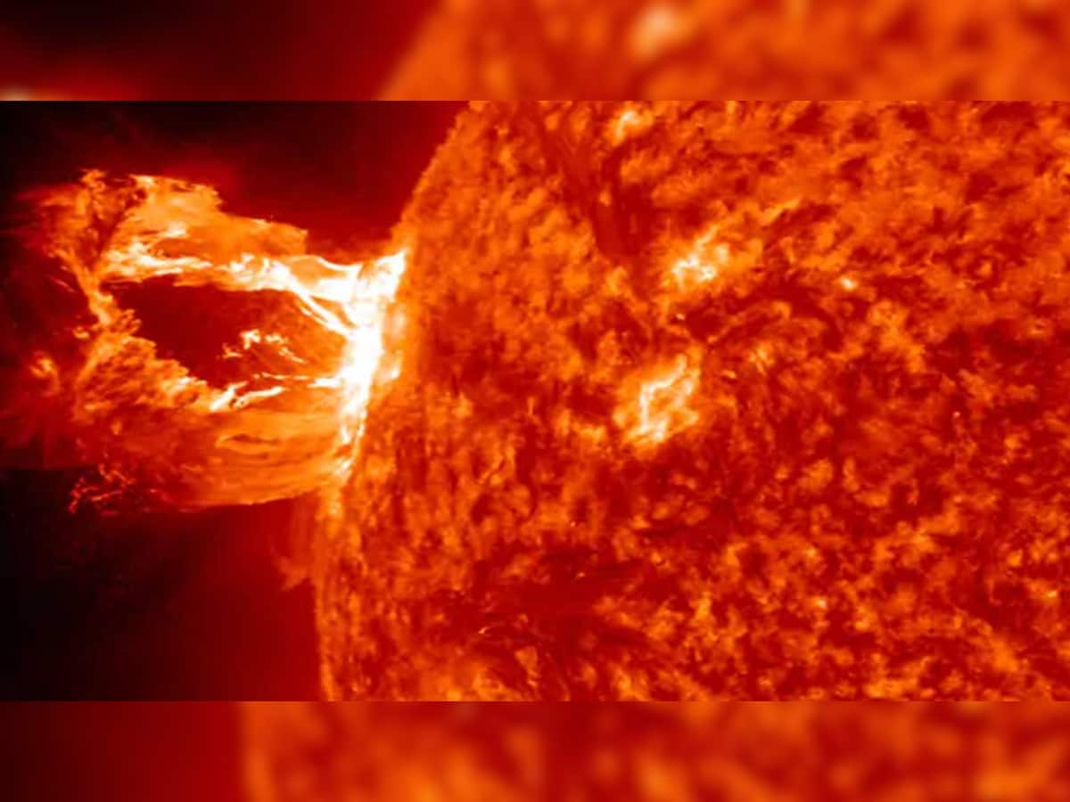 Solar storm 2022: માત્ર 24 કલાકમાં જ પૃથ્વી સાથે અથડાશે મહાવિનાશકારી સોલર સ્ટોર્મ, વીજળી જશે અને મોબાઈલ ફોન ખરાબ થવાની શંકા