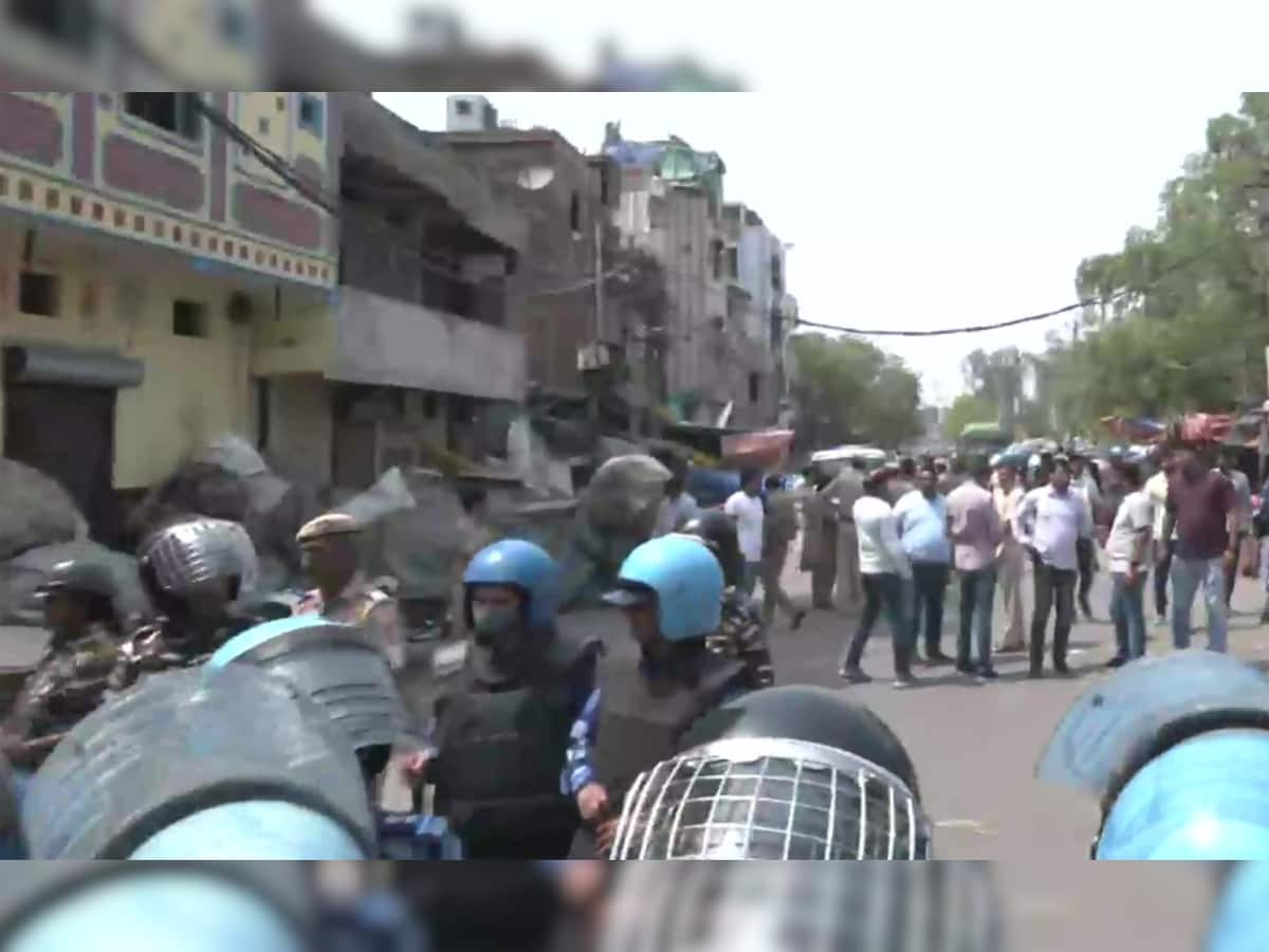 Jahangirpuri Violence: જહાંગીરપુરી વિસ્તારમાં પોલીસ પર ફરી થયો પથ્થરમારો, તપાસ માટે પહોંચી હતી ટીમ