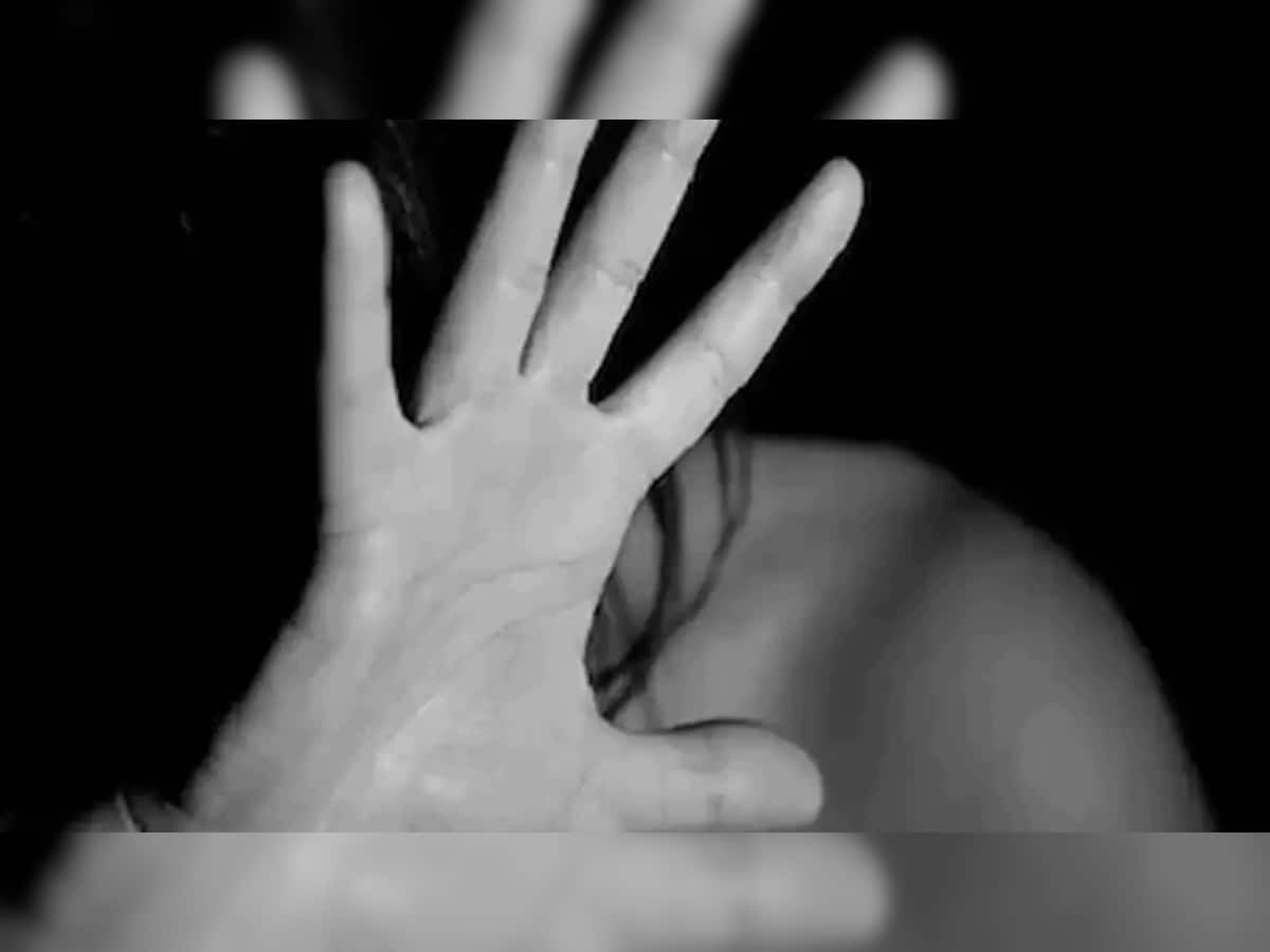 Gangrape for Dowry: પતિએ સંબંધીઓ સાથે મળી પત્ની પર ગુજાર્યો સામૂહિક બળાત્કાર, કારણ જાણીને ચોંકી જશો
