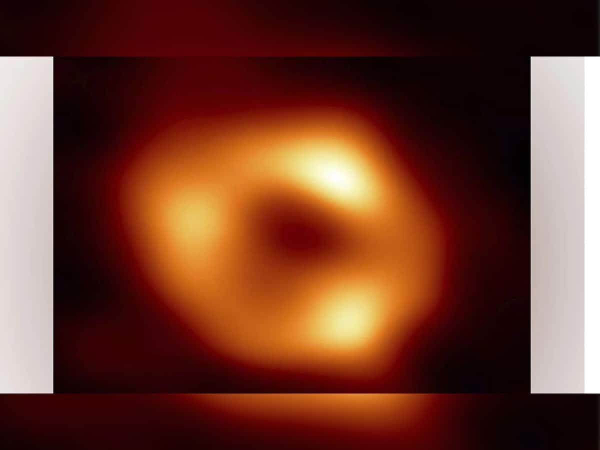 Milky Way Black Hole: દુનિયામાં પ્રથમવાર કેપ્ચર થઈ આકાશગંગાના બ્લેક હોલની તસવીર, શું તમે આ ઝળહળતો અંગારા જોયો છે?