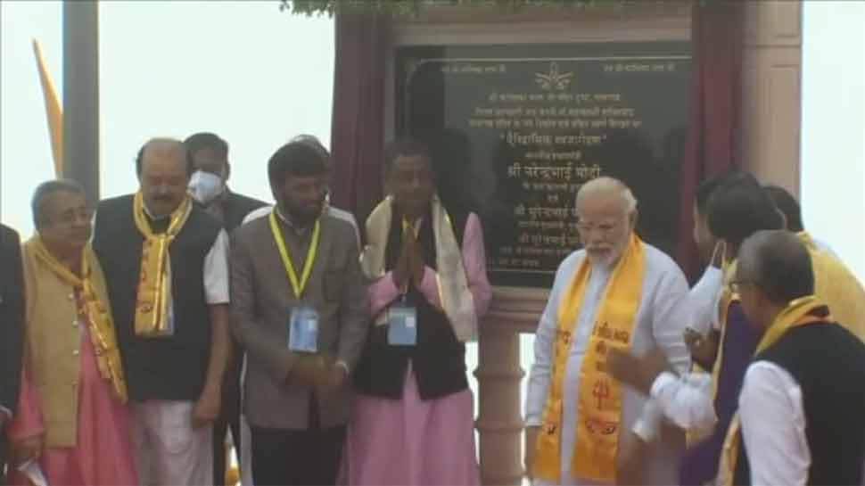 PM Modi વડોદરાથી Live :પ્રધાનમંત્રીએ પાવાગઢમાં ધજા ફરકાવી, હજારો વર્ષો બાદ મંદિરમાં ધજા ફરકી