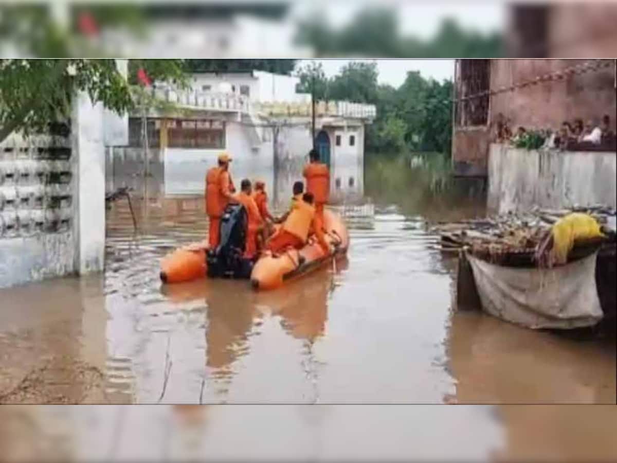 બોરસદમાં 12 ઈંચ વરસાદથી પૂર જેવી સ્થિતિ, NDRF એ પાણીમાં ફસેયાલા 200 લોકોનું રેસ્ક્યૂ કર્યું 