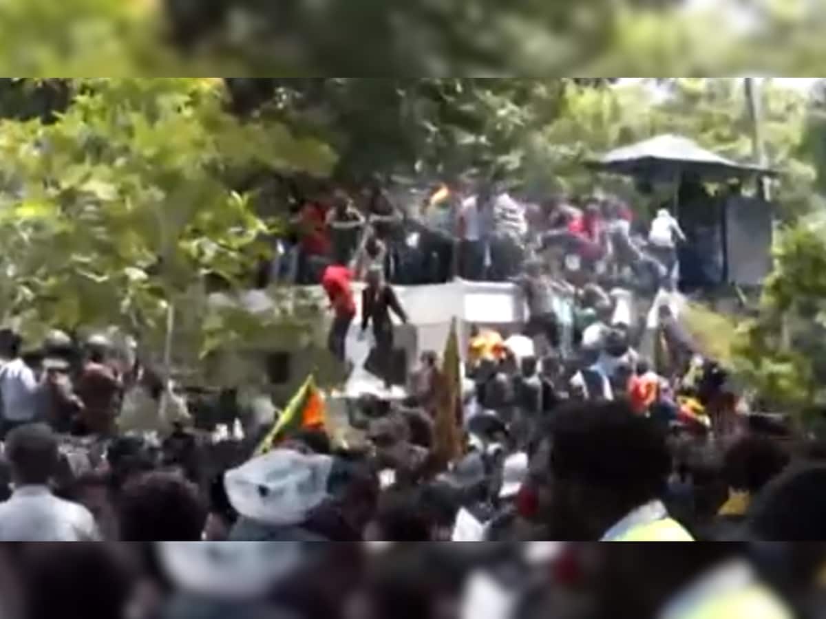 Emergency In Sri Lanka: શ્રીલંકામાં ઇમરજન્સી લાગુ, રાજપક્ષે ભાગ્યા; પ્રદર્શનકારીઓનો PM હાઉસ પર હંગામો