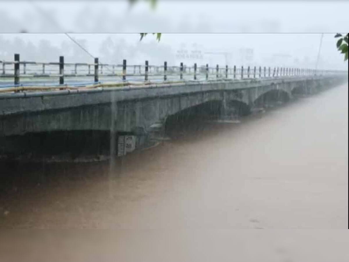 Navsari Flood : નવસારીની 3 નદીઓએ રૌદ્ર સ્વરૂપ ધારણ કર્યું, પૂરના પાણીએ આખેઆખા ગામ ડૂબાડ્યા