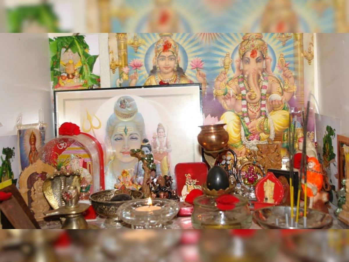 Vastu Tips For Temple: ઘરમાં મંદિર બનાવતા સમયે રાખો આટલું ધ્યાન, આ રંગનો ન કરો ઉપયોગ