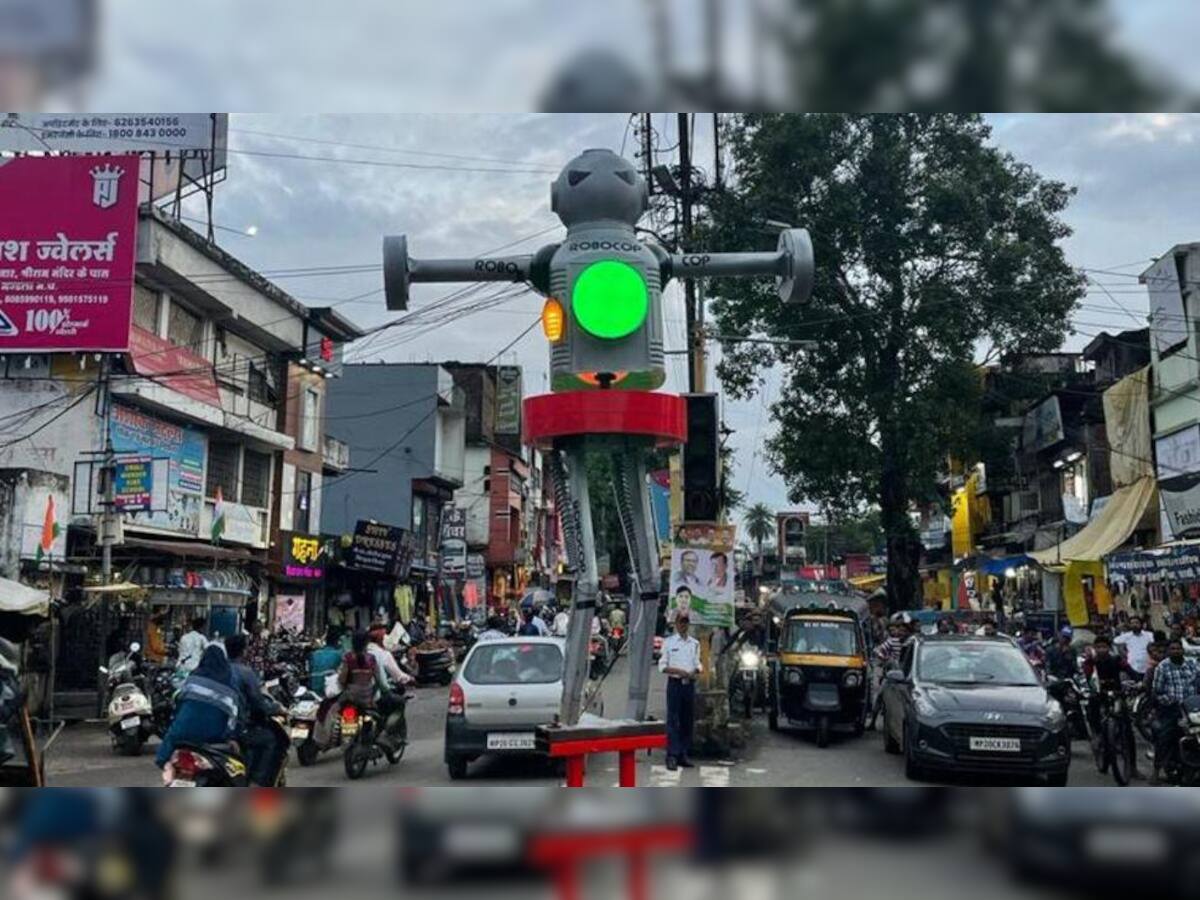 Traffic Control કરતા સ્માર્ટ રોબોટે Social Media માં મચાવી ધૂમ, શું હવે ચાર રસ્તે ઊભા રહેશે રોબોટ?