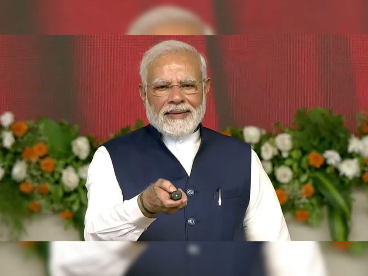 PM મોદીએ કહ્યું- 'ગુજરાતે ફરી ખાદીને જીવનદાન આપવાનું કામ કર્યું, હવે ખાદીને ગ્લોબલ બનતાં કોઈ નહીં રોકી શકે'