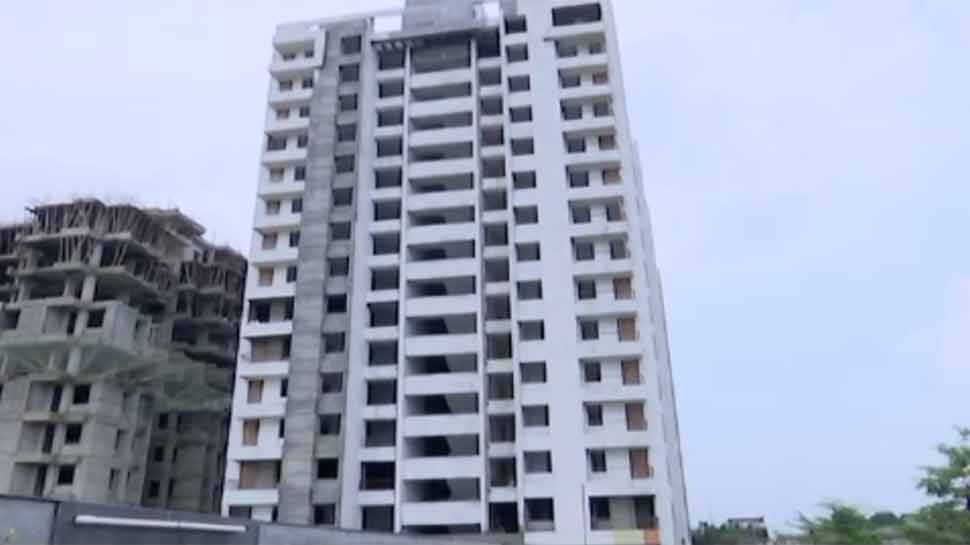 Lift collapse in surat 2 workers died after falling from 14th floor