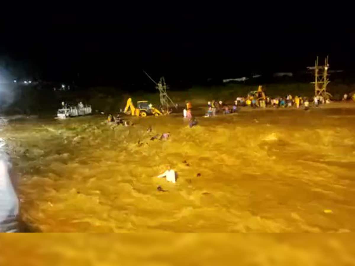 બંગાળના જલપાઈગુડીમાં દુર્ગા વિસર્જન દરમિયાન માલ નદીમાં 40 લોકો તણાયા; 8ના મોત