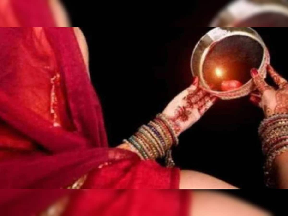 Karwa Chauth 2022 Wishes: આ સંદેશા વગર અધૂરુ છે કરવા ચોથનું પર્વ, એકબીજાને વિશ કરી કહો- Happy Karwa Chauth