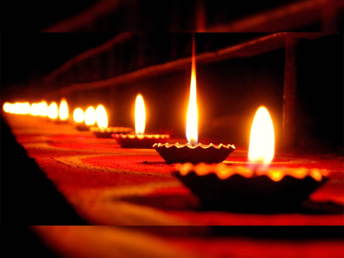 Diwali 2022: દિવાળીના પર્વ પર મોકલો તમારા પ્રિયજનોને આવા અનોખા સંદેશા
