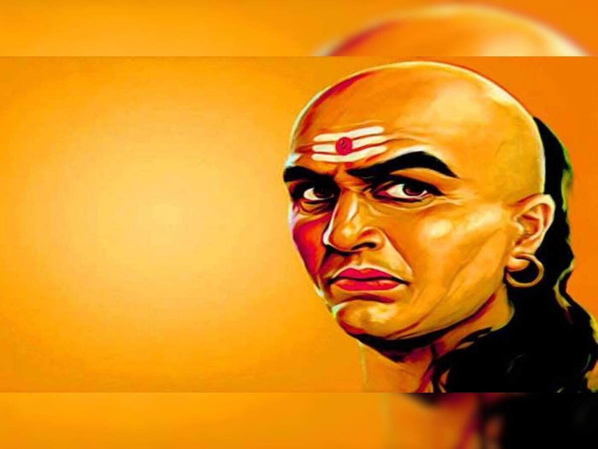 Chankya Neeti: જીવનમાં ક્યારેય બીજા સાથે શેર ન કરો આ 3 વાતો, લોકો ઉઠાવી શકે છે તમારો ફાયદો