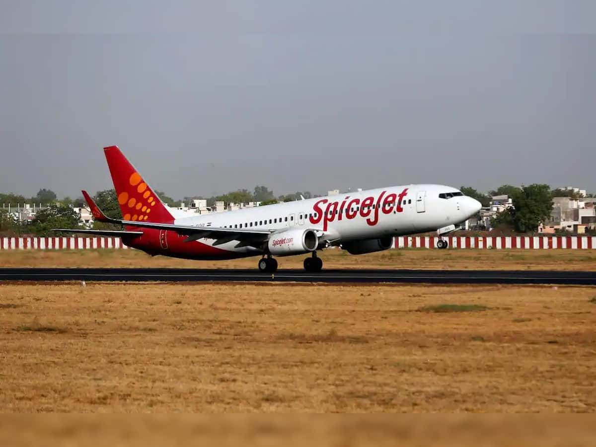 SpiceJet Flight: દિલ્હી-પુણે સ્પાઈસ જેટની ફ્લાઈટમાં બોમ્બની આશંકા, એરપોર્ટ હાથ ધરાયું સર્ચ ઓપરેશન