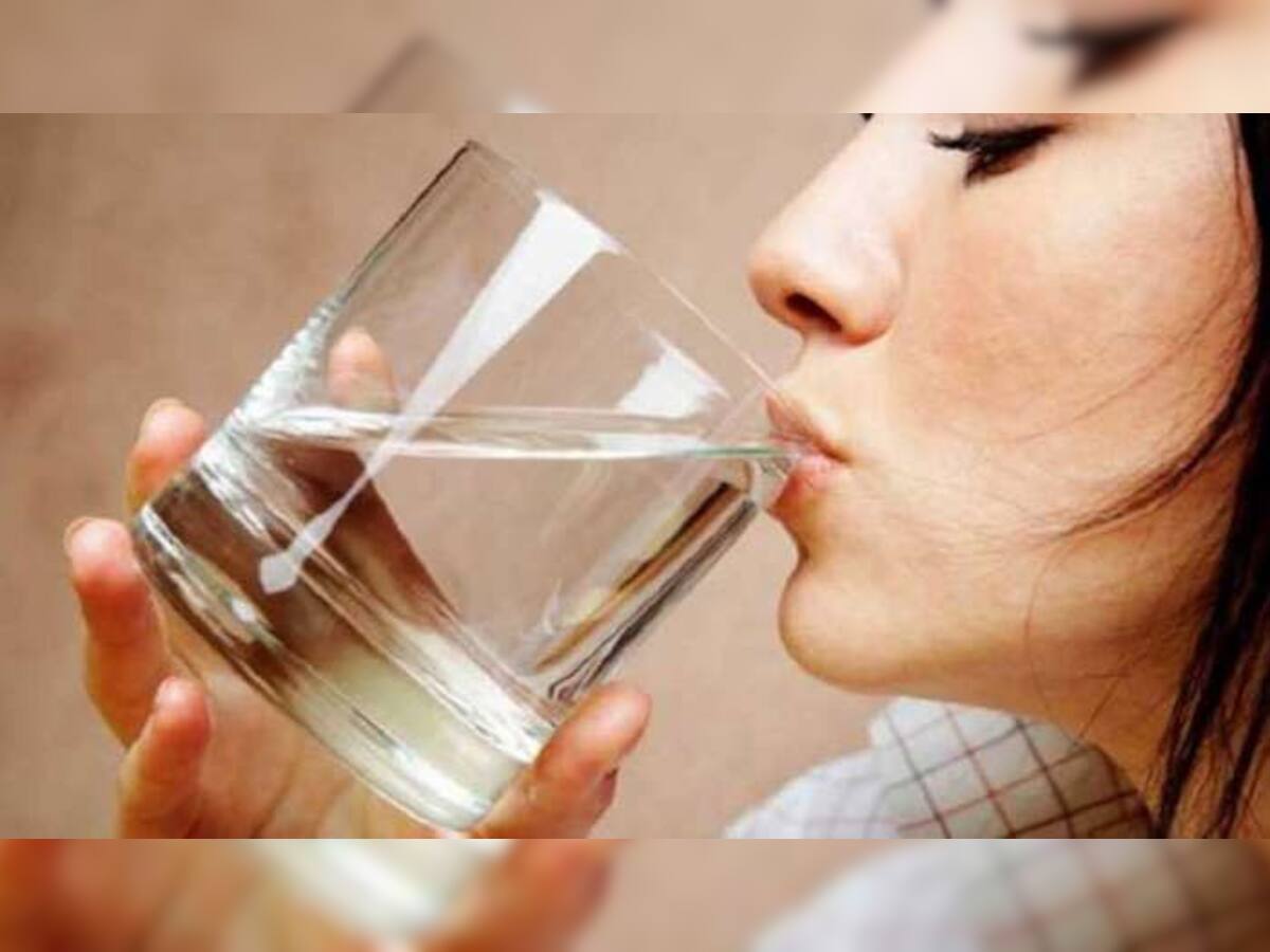Warm Water: વારંવાર ગરમ પાણી પીતા હોવ તો સાવધાન...જાણો શું થાય છે તેની અસર