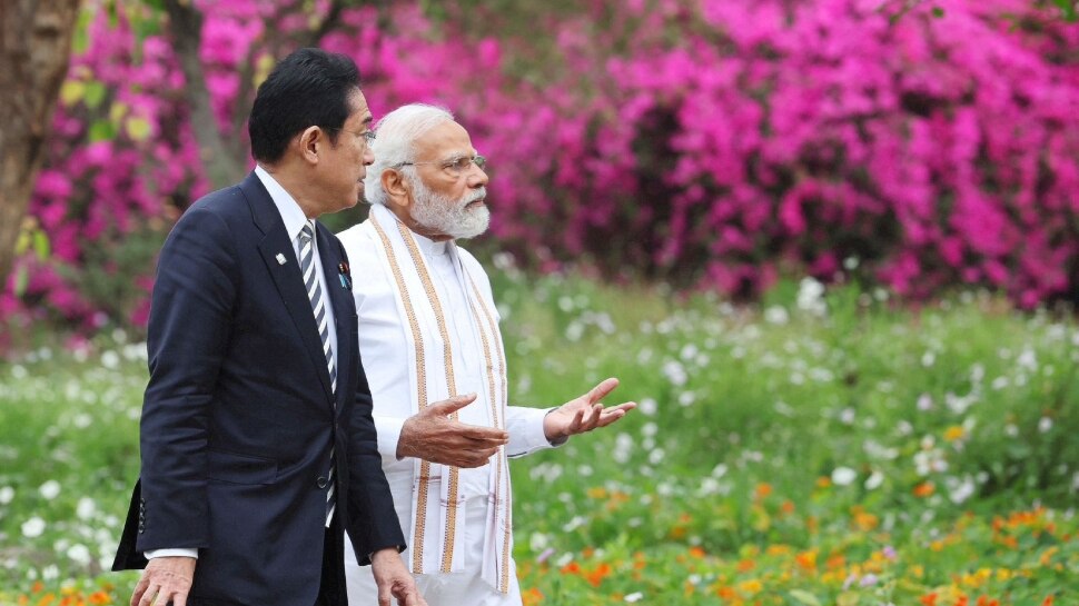 PM narendra Modi Japan PM Fumio Kishida Relishes Golgappe In Delhi