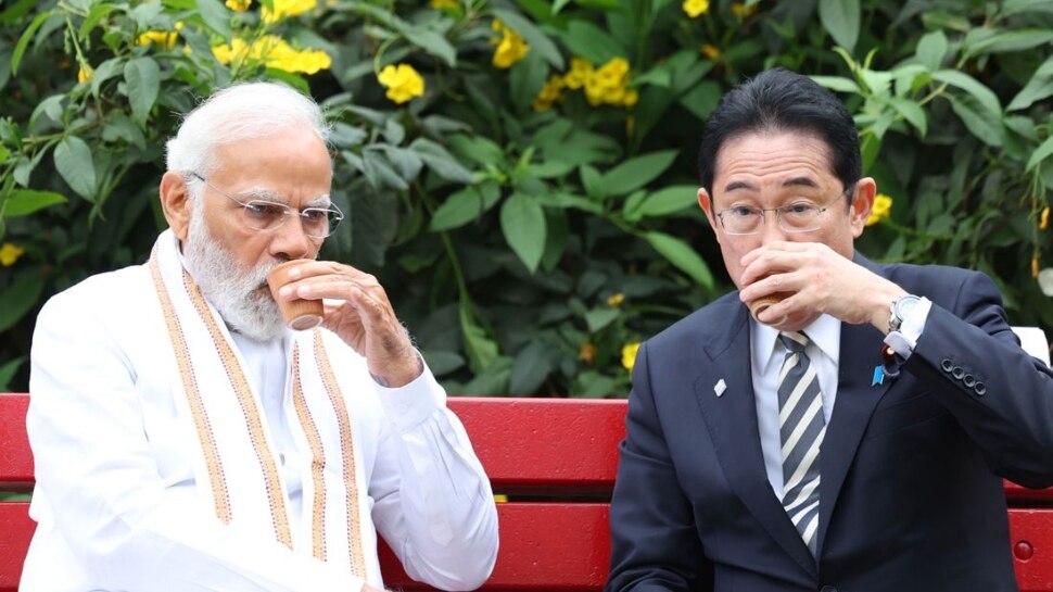 PM narendra Modi Japan PM Fumio Kishida Relishes Golgappe In Delhi
