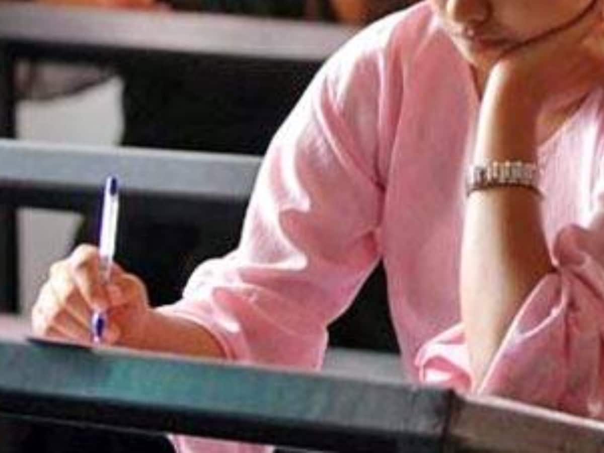 UP Board Exam 2023: વિદ્યાર્થિનીએ ઉત્તરવહીમાં લખ્યું છોકરીઓને તો કેટલું કામ હોય છે તમે જાણો જ છોને તૈયારી નથી કરી શકી પાસ કરી દે જો સર...