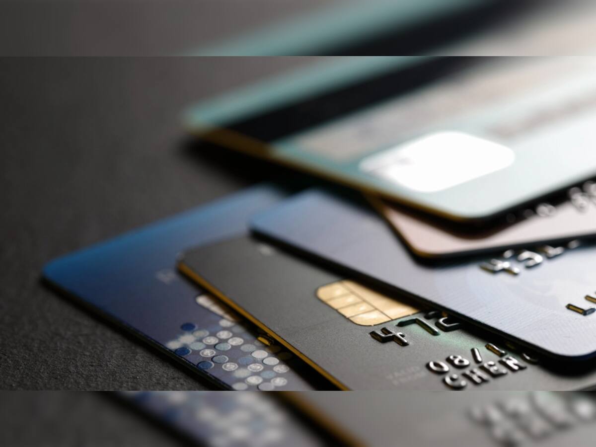 તમારું ATM ક્યું છે Platinum કે Titanium, શું છે બંને કાર્ડ વચ્ચે શું હોય છે ફરક?