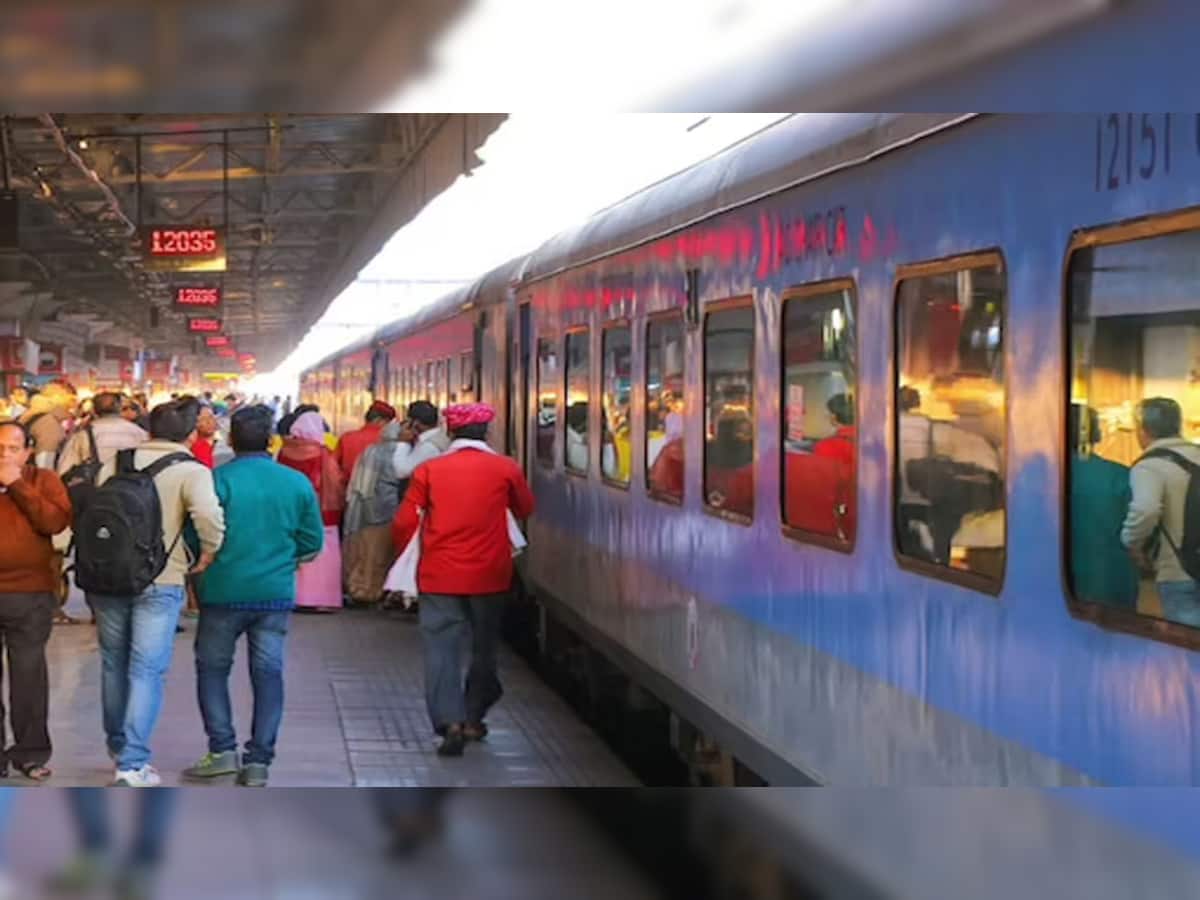 Indian Railways: તમારી ટ્રેનની ટિકિટ પર તમારા પરિવારના સભ્ય કરી શકે છે મુસાફરી, જાણો કેવી રીતે