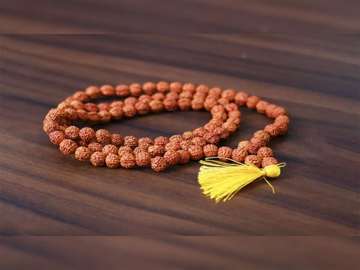 Rudraksha: રુદ્રાક્ષ પહેરી ક્યારેય ન કરવા આ કામ, કરશો ભુલ તો જીવનમાં વધશે સમસ્યાઓ