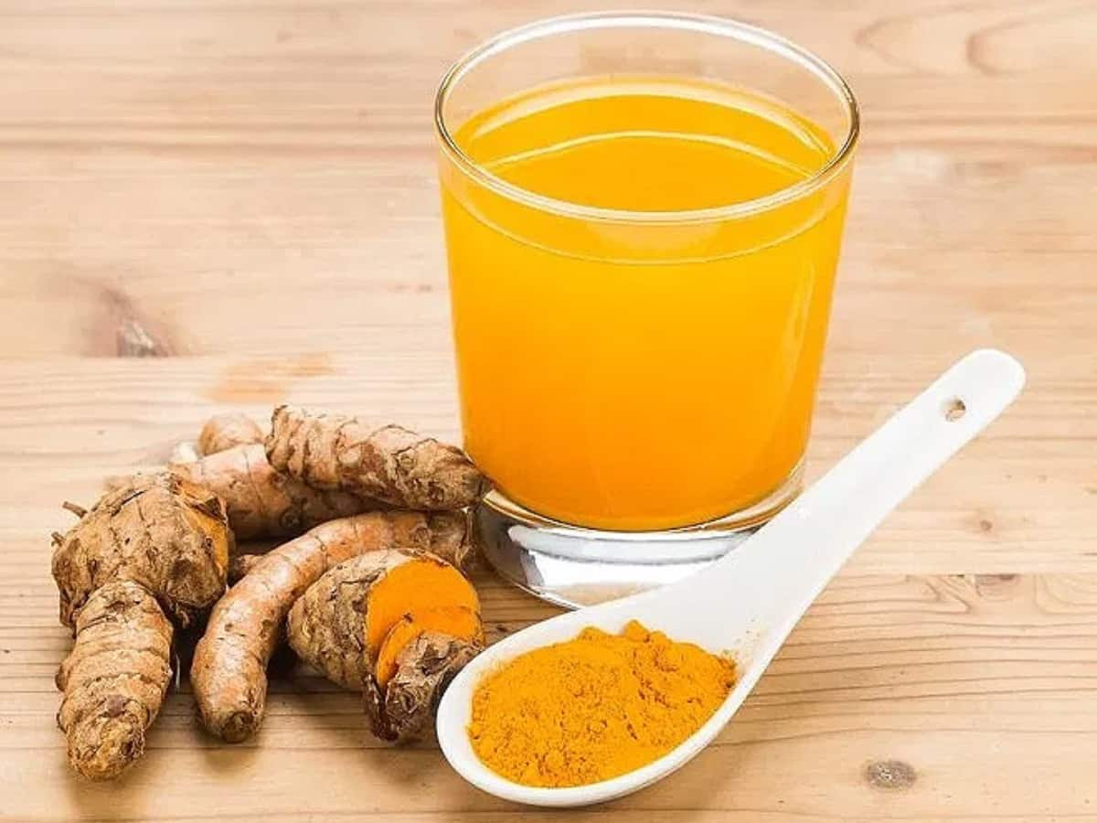 અનેક રોગોનો રામબાણ ઈલાજ છે Turmeric Water, આ રીતે તૈયાર કરો બેસ્ટ ડિટોક્સ ડ્રિન્ક