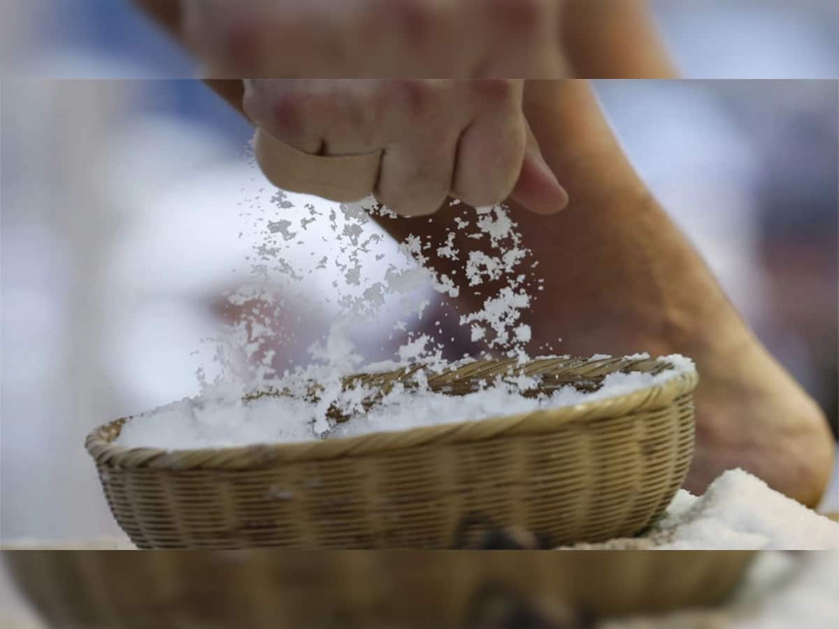 Astro Tips: મીઠાના આ ટોટકા રંકને પણ બનાવી શકે છે રાજા, કરવાથી અચાનક થાય છે ધન લાભ