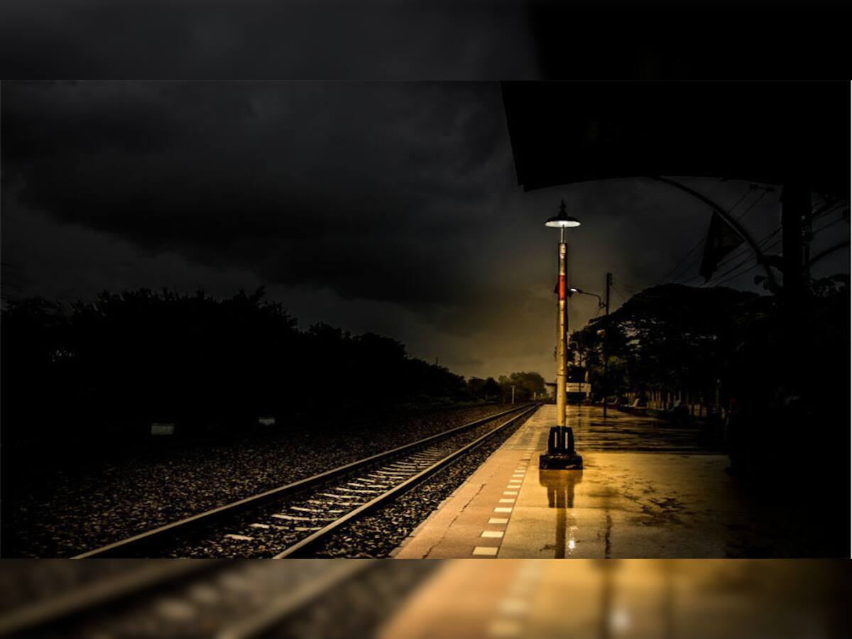 Haunted Railway Station: આ છે ભારતનું ભૂતિયા રેલ્વે સ્ટેશન,  42 વર્ષ રહ્યું વિરાન, સૂર્યાસ્ત પછી લોકો નથી મુકતા અહીં પગ