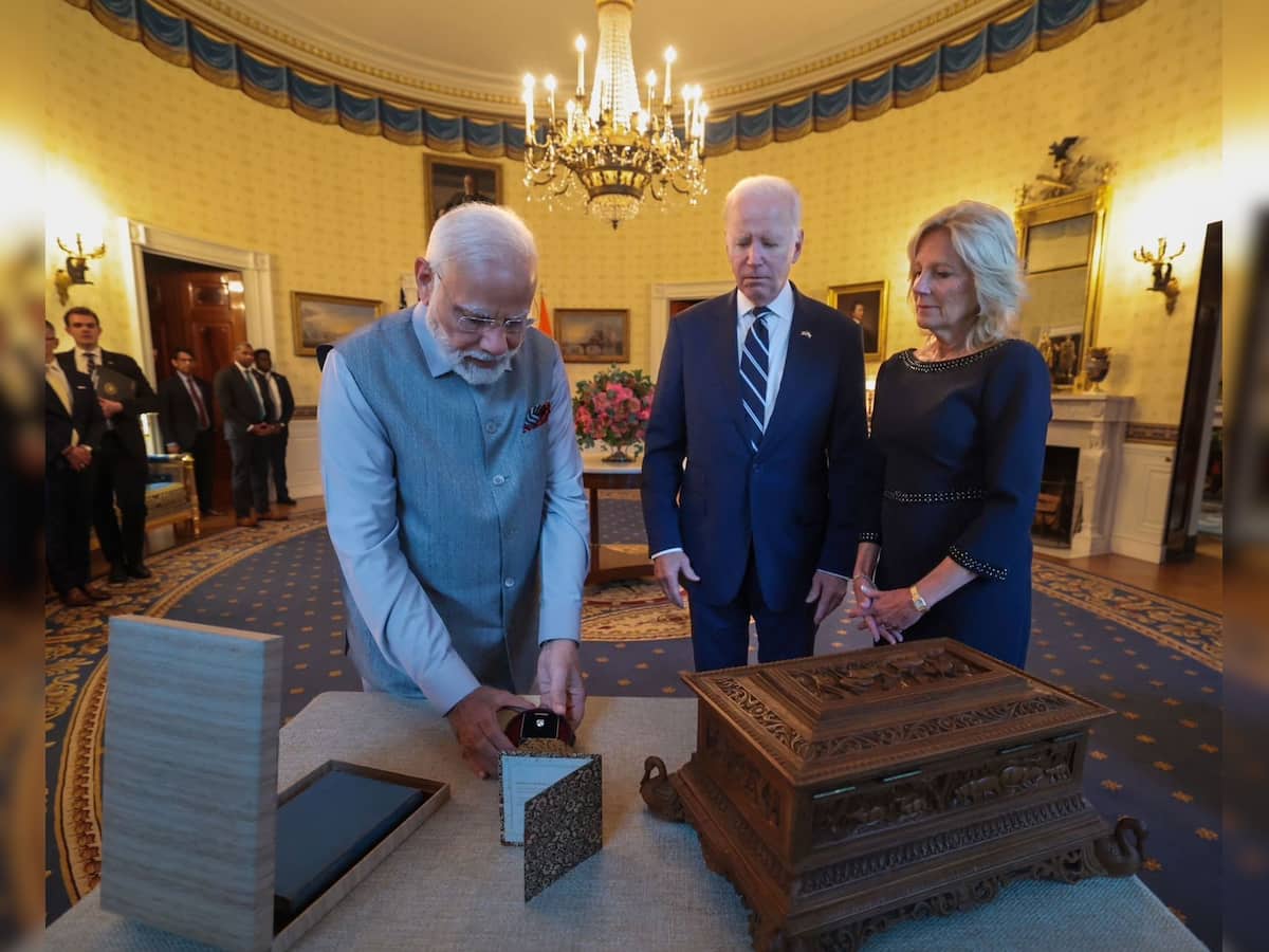 PICS: PM મોદીએ US રાષ્ટ્રપતિ બાઈડેનને ભેટમાં આપેલા બોક્સમાં છે આ ખાસ 10 વસ્તુ, ગુજરાતની આ વસ્તુ સામેલ