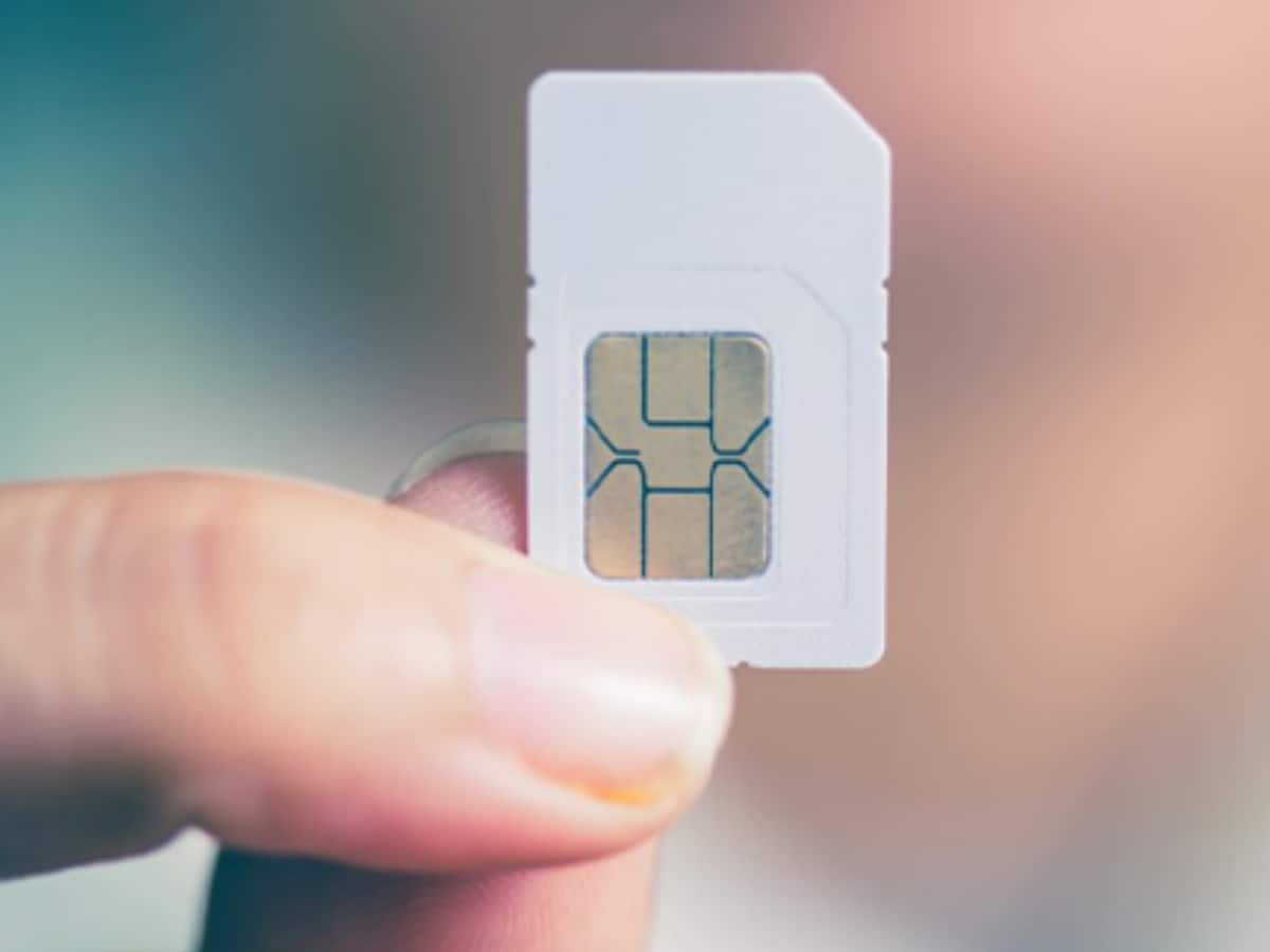 એક ખૂણામાંથી કેમ કપાયેલુ હોય છે SIM Card? જાણો સિમ કાર્ડની ડિઝાઇન સાથે જોડાયેલી રસપ્રદ વાત