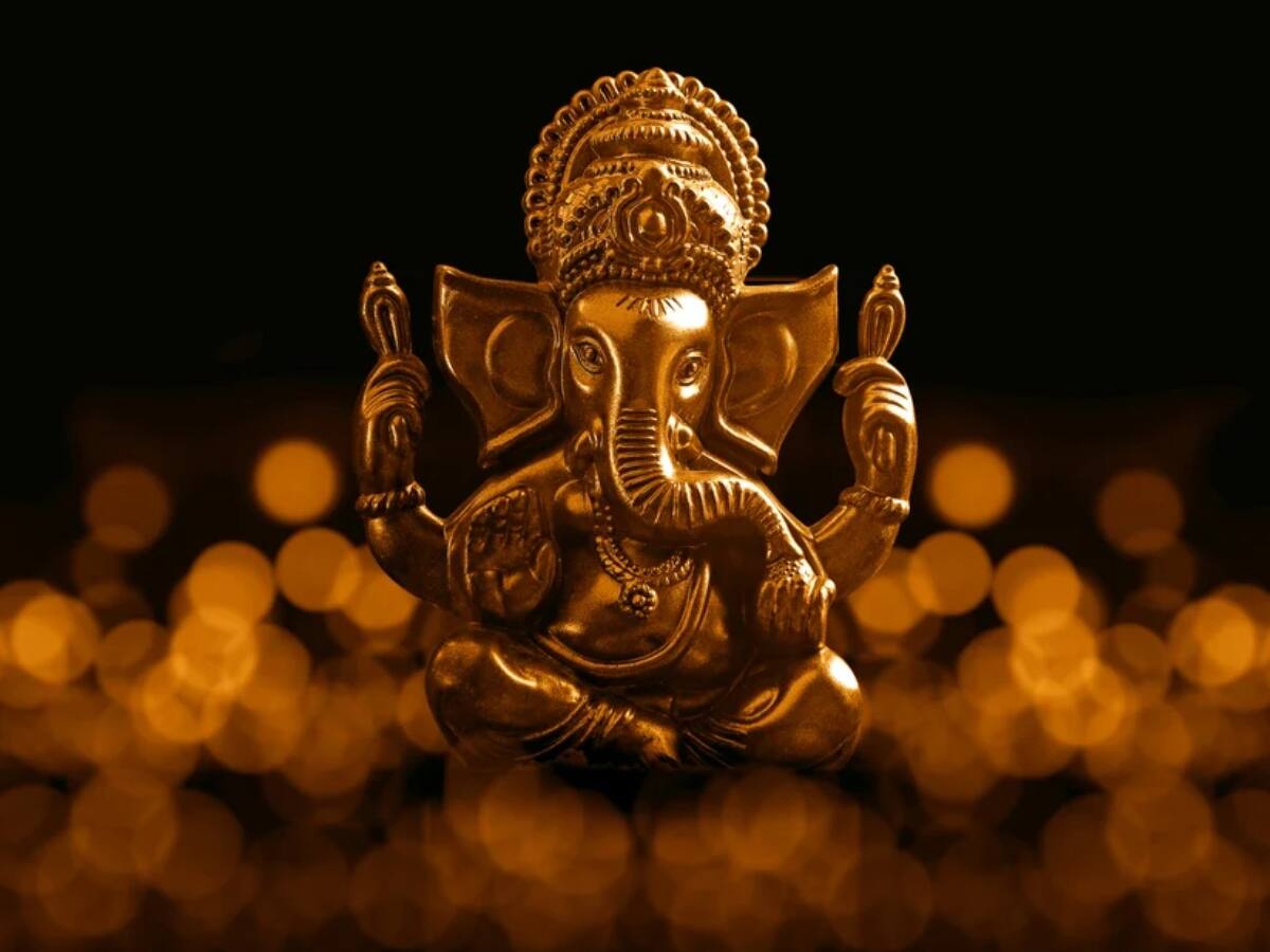 Vastu Tips: ઘરના મુખ્ય દરવાજા પર લગાવો આ ભગવાનની મૂર્તિ, સુ:ખ-સમૃદ્ધિનું થશે આગમન
