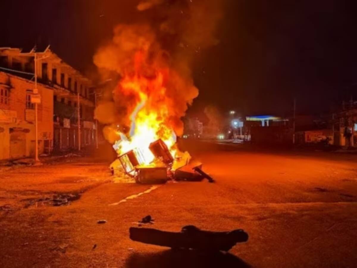 Manipur Violence: મણિપુરમાં ફરી ભડકી હિંસા, મોરેહ જિલ્લામાં 30 ઘર-દુકાનોમાં લગાવી આગ, સુરક્ષાદળો પર ચલાવી ગોળીઓ