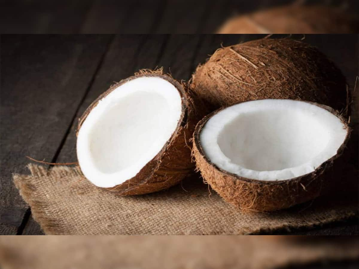 Coconut: રોજ સવારે કાચા નાળિયેરનો એક ટુકડો ખાવાનો રાખો નિયમ, આ સ્વાસ્થ્ય સમસ્યાઓથી મળશે છુટકારો