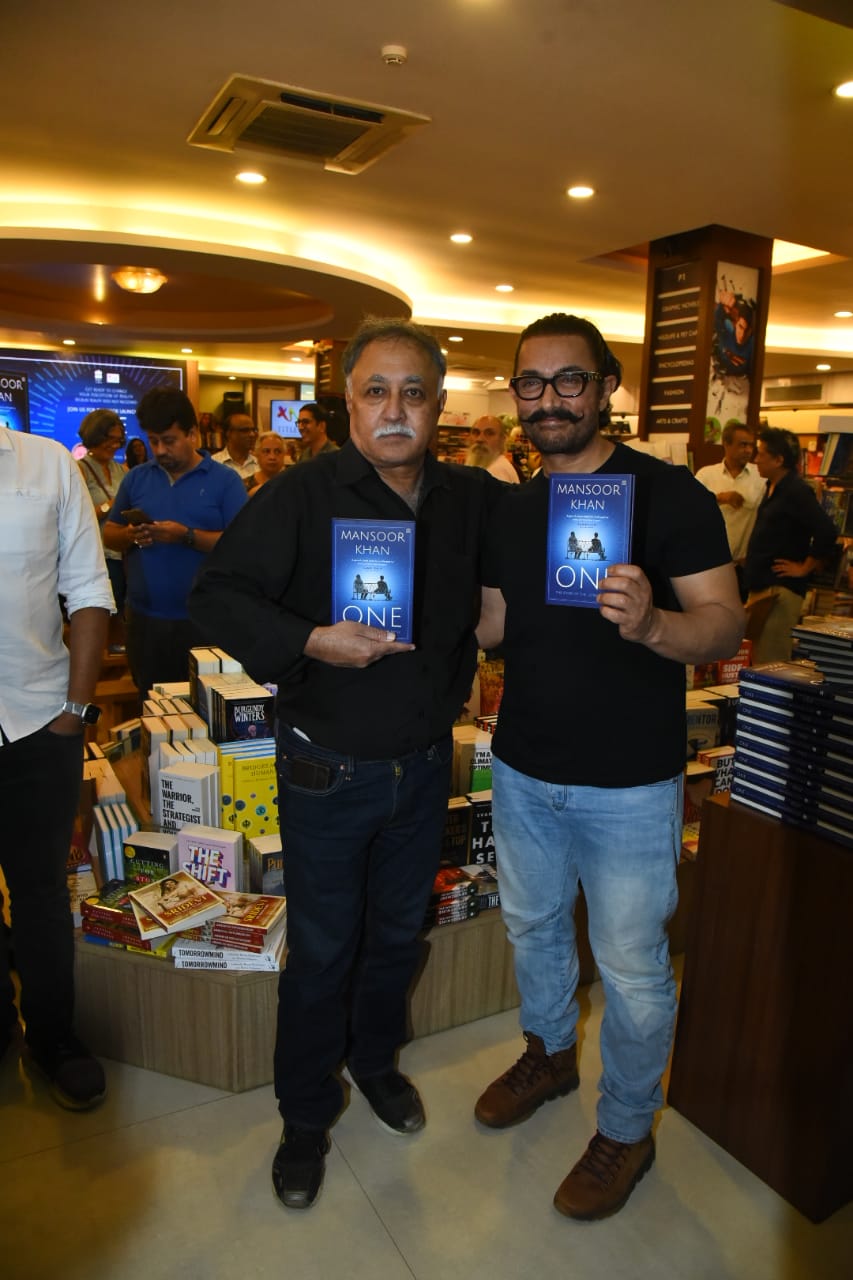 પુસ્તક વિમોચન પ્રસંગે આમિર ખાન