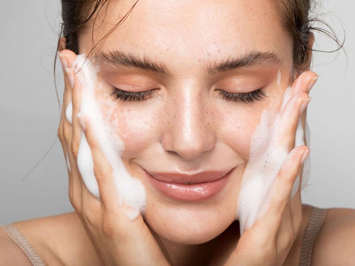 Skin Care: શું તમે પણ ફેસ વોશ કરતી વખતે કરો છો આવી ભૂલ? જાણો