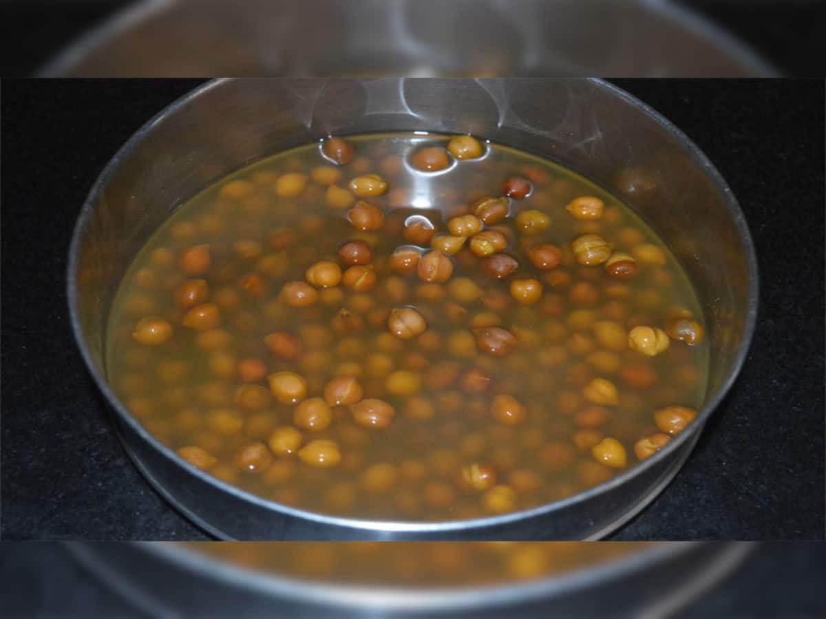 Boiled Chana Water: બાફેલા ચણાનું પાણી પીશો તો શરીર રહેશે નિરોગી, ફેંકવાની નહીં કરો ભુલ