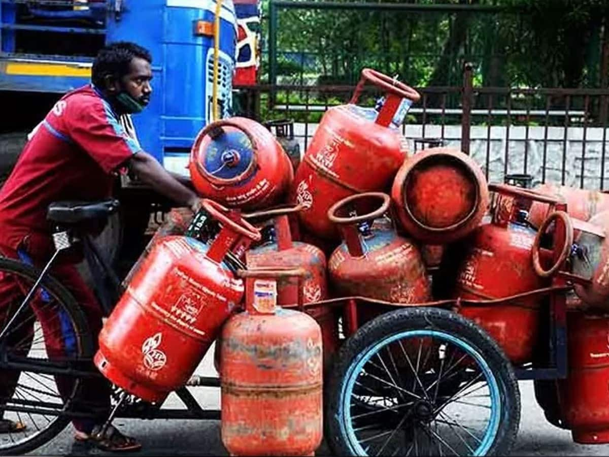 LPG Gas Price: રેશનકાર્ડ ધારકોને સરકારની ભેટ, ₹428માં મળશે ગેસ સિલિન્ડર!