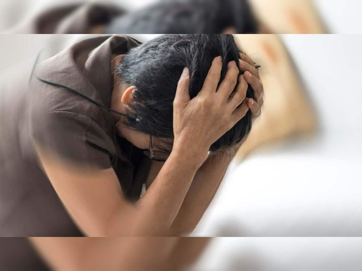 Heart Attack Symptoms: હાઈ બીપીના દર્દીમાં આ 5 સંકેત હોય છે હાર્ટ એટેકના લક્ષણ, મોડું થઈ જાય તે પહેલા પહોંચી જવું હોસ્પિટલ