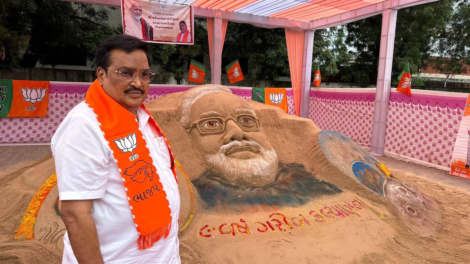Gujarat sand artist creates sculpture of Narendra Modi in Gandhinagar